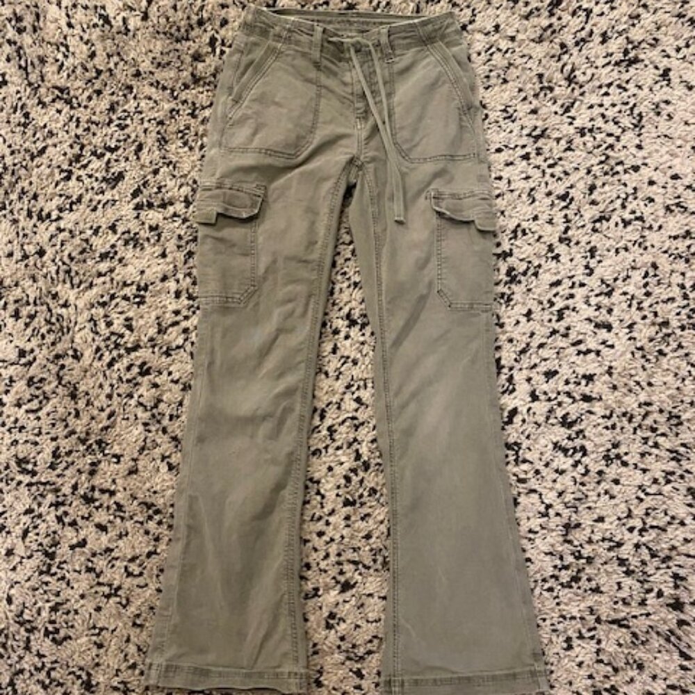 American Eagle Outfitters Khaki green boot Cut Cargo jeans size 00
